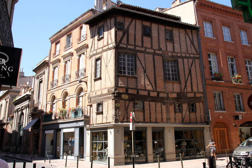 http://www.toulouse-brique.com/photos/facades/croix-baragnon_7.jpg