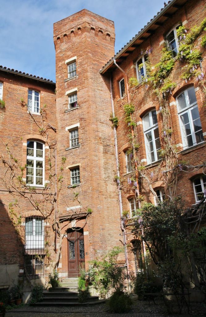 http://www.toulouse-brique.com/photos/hotels/hotels-autres-4/bresseguier-1.JPG