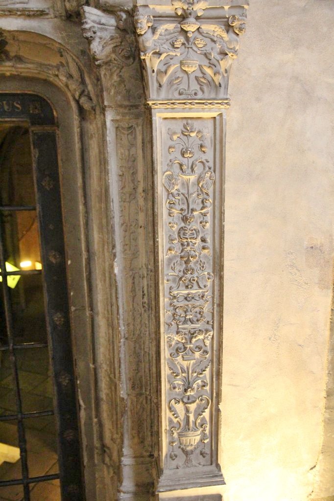 http://www.toulouse-brique.com/photos/st-sernin/porte-crypte-renaissance%20(3).JPG